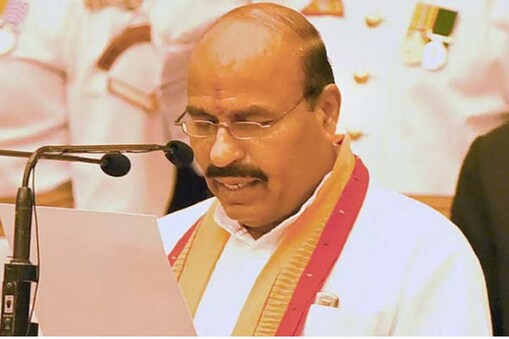 डॉ वीरेन्द्र कुमार लगातार 7 बार से सांसद हैं. इस वक्त वो एमपी की टीकमगढ़ सीट का प्रतिनिधिथ्व कर रहे हैं. डॉ वीरेन्द्र कुमार लगातार 7 बार से सांसद हैं. इस वक्त वो एमपी की टीकमगढ़ सीट का प्रतिनिधिथ्व कर रहे हैं.