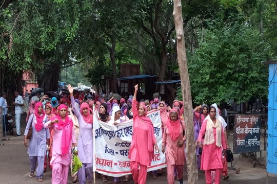 उत्तर प्रदेश सरकार ने निकायों और जल निगमों की हड़ताल पर 6 महीने का बैन लगाया. (प्रतीकात्मक फोटो)