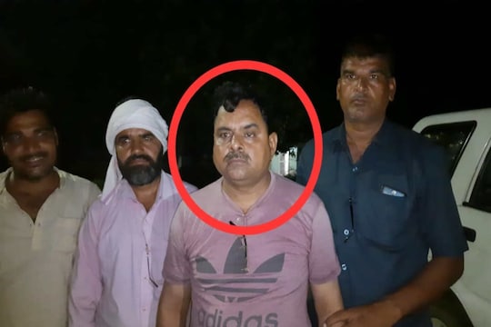 आरोपी उप निरीक्षक प्रेमपाल सिंह ने मुकदमे में से 2 लोगों के नाम को हटाने की एवज में राजवीर से 1 लाख रुपये की रिश्वत मांगी थी.