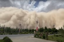 Video: China में आई 'कयामत', 300 फीट ऊंची रेत की सुनामी देख भागने लगे लोग !