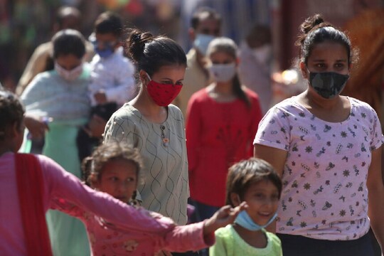 टीम ने पाया कि व्यक्तियों में  लगभग 80 प्रतिशत जीनोम सीक्वेंसिंग के बाद में नए वेरिएंट या स्ट्रेन के रूप में उभरकर सामने आया. (File pic)