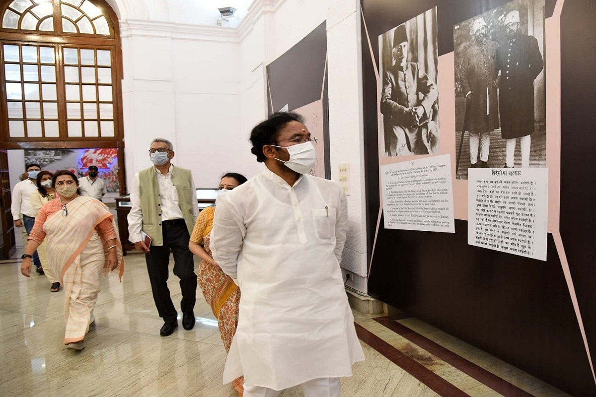 Union Culture And Tourism Minister Inspects National Archives National Archives Of India क द र य स स क त और पर यटन म त र न र ष ट र य अभ ल ख ग र National Archives Of India क न र क षण