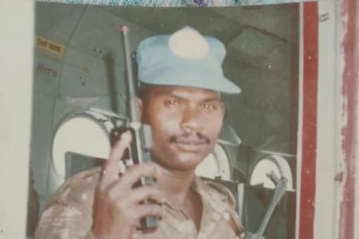 कारगिल युद्ध में गुमला के तीन जवान शहीद हुए थे. कारगिल युद्ध में गुमला के तीन जवान शहीद हुए थे.
