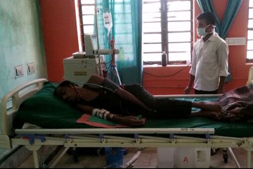 जामताड़ा सदर अस्पताल में पिछले साल डायलिसिस के दौरान एक मरीज की मौत पर खूब बवाल मचा था. जामताड़ा सदर अस्पताल में पिछले साल डायलिसिस के दौरान एक मरीज की मौत पर खूब बवाल मचा था.