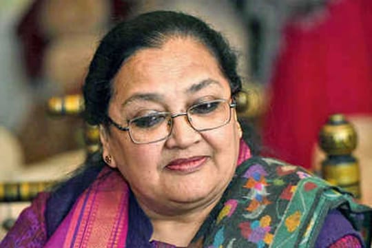 Farrukhabad: पूर्व विदेश मंत्री सलमान खुर्शीद की पत्नी लुईस खुर्शीद के खिलाफ गैर जमानती वारंट 