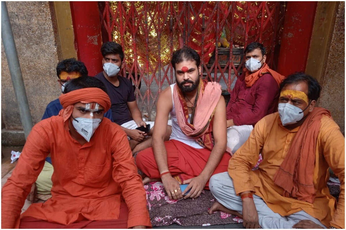 Bihar News: पुजारियों ने भुखमरी के हालात होने के बाद अनिश्चितकालीन धरने का  कदम उठाया, जानें क्‍या है मांग | Priests sit on indefinite dharna demanding  to open Aranya Devi Mandir ...