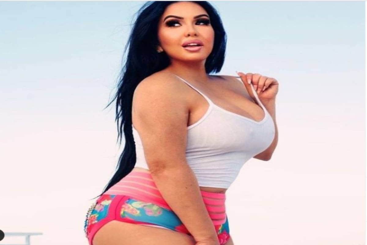 Marcelo Alonso, use clothes sale online, model sells used clothes, Instagram, Instagram Star, Model Sells Smelly and Dirty Clothes, Weird Requests Of Fans, Old Smelly Bra Sold for 18 Thousand, Used Clothes Selling, Instagram Influencer
