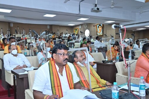 अब 27 जुलाई को सामान्य सभा बुलाने का फैसला किया गया है. अब 27 जुलाई को सामान्य सभा बुलाने का फैसला किया गया है.