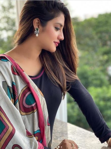 इन तस्वीरों पर फैंस अपना खूब प्यार बरसा रहे हैं. फोटो साभार: @NusratJahan instagram