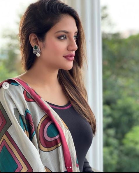  निखिल के साथ रिश्ते में आई खटास के बाद नुसरत अपने दोस्तों और परिवार के साथ ज्यादा वक्त गुजार रही हैं. फोटो साभार: @NusratJahan instagram