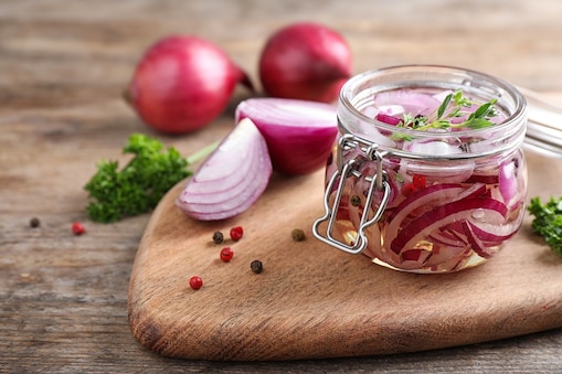 before eating onions do this one thing have amazing benefits pur– News18 Hindi