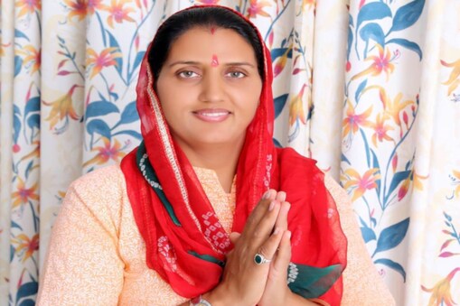 कृष्णा पूनिया के पति की नियुक्ति पर उठे सवाल. (https://www.facebook.com/KrishnaPoonia.INDIA) कृष्णा पूनिया के पति की नियुक्ति पर उठे सवाल. (https://www.facebook.com/KrishnaPoonia.INDIA)