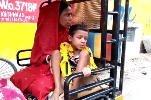 साहेबगंज का ये परिवार अपने दोनों बेटों की सलामती के लिए लोगों से मदद की गुहार लगा रहा है. साहेबगंज का ये परिवार अपने दोनों बेटों की सलामती के लिए लोगों से मदद की गुहार लगा रहा है.