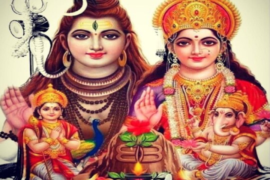 सावन सोमवार व्रत से योग्य जीवनसाथी मिलता है.