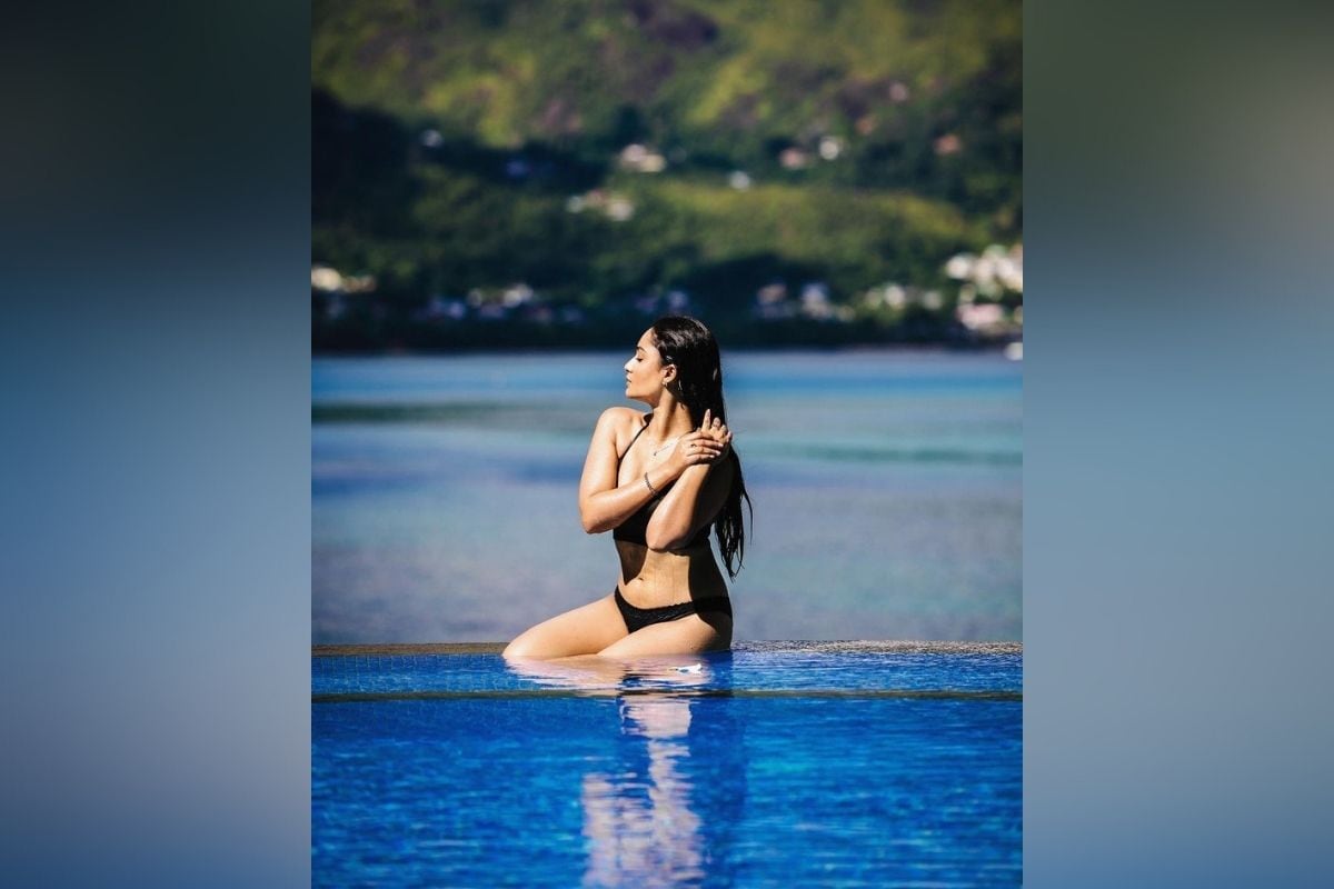  ये पहली बार नहीं है जब त्रिधा ने इंस्टाग्राम पर अपनी बिकिनी फोटोज (Bikini Photos) शेयर की हैं. कुछ दिन पहले ही त्रिधा (Tridha) ने एक और ग्लैमरस फोटो ब्लैक बिकिनी में पोस्ट की थी जिसमें बेहद गजब की लग रही थीं.