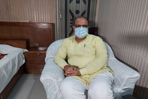चौधरी भूपेंद्र सिंह ने मुन्नवर राणा पर साधा निशाना. चौधरी भूपेंद्र सिंह ने मुन्नवर राणा पर साधा निशाना.