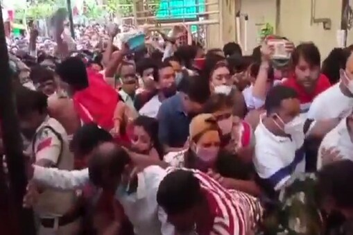 महाकाल मंदिर में सावन के पहले सोमवार पर देश भर से श्रद्धालु आए थे. महाकाल मंदिर में सावन के पहले सोमवार पर देश भर से श्रद्धालु आए थे.