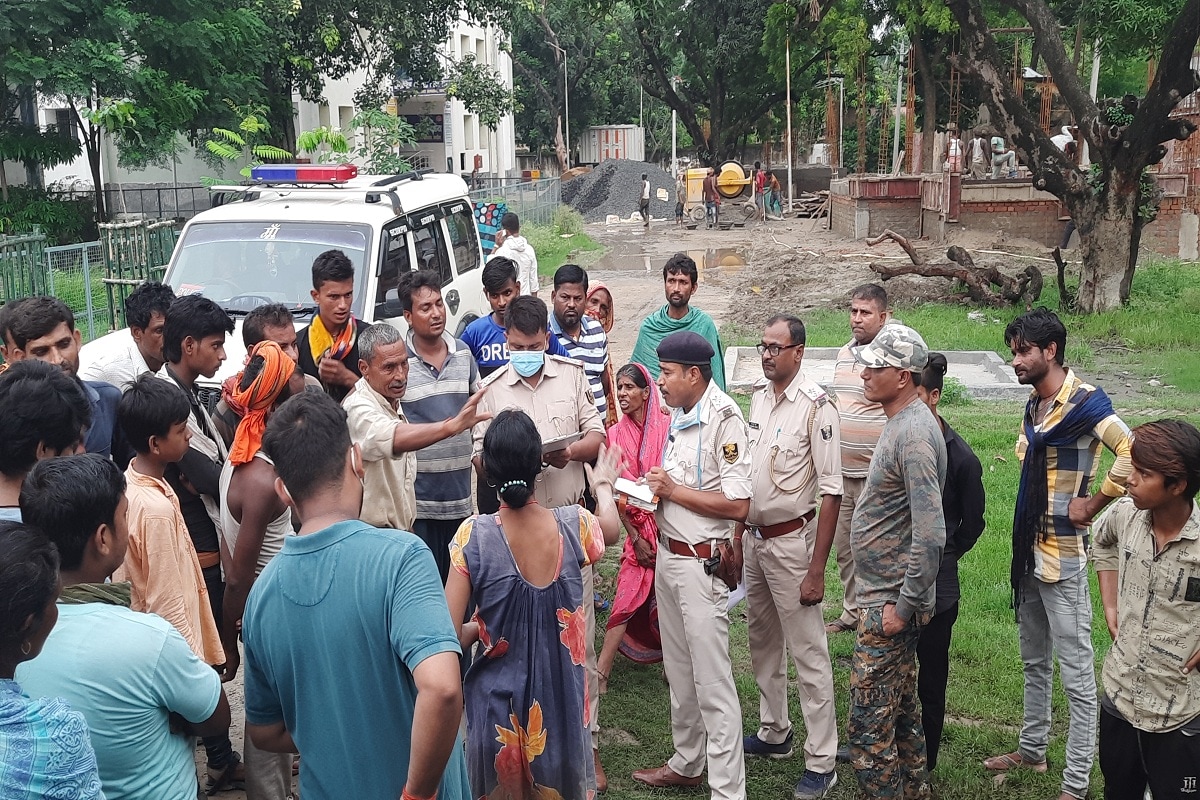 Bhojpur News: चोरी का आरोप लगाकर 4 युवकों की पिटाई, प्राइवेट पार्ट में डाला पेट्रोल - Recital360