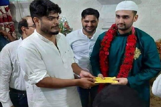 एक पारिवारिक कार्यक्रम में शहाबुद्दीन के बेटे ओसामा (सफेद कुर्ते में)