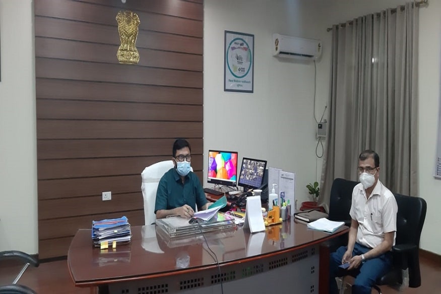 पूर्णिया के डीएम राहुल कुमार स्वयं इस किताब दान अभियान की मॉनिटरिंग करते हैं. उन्होंने कहा कि ज्ञान बांटने से बढ़ता है. इसलिए पुस्तक को जितने लोग पढ़ेंगे उतना फायदा होगा.
