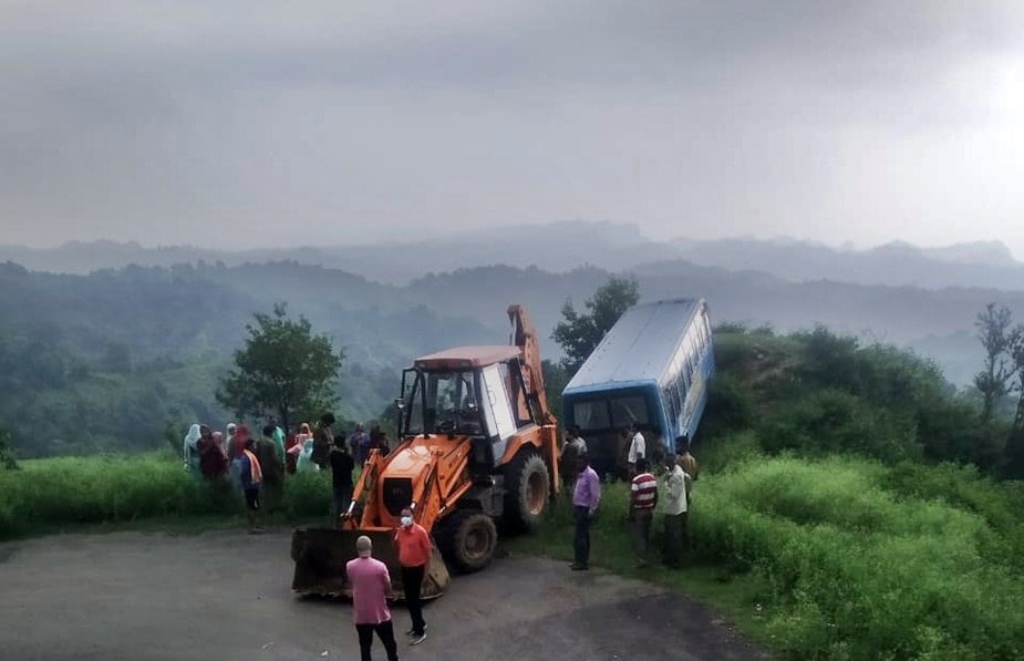 Kangra Hrtc Bus Accident Driver Saves 35 Lives As Hrtc Bus Break Failed In Kanrga Hpvk News18 9224