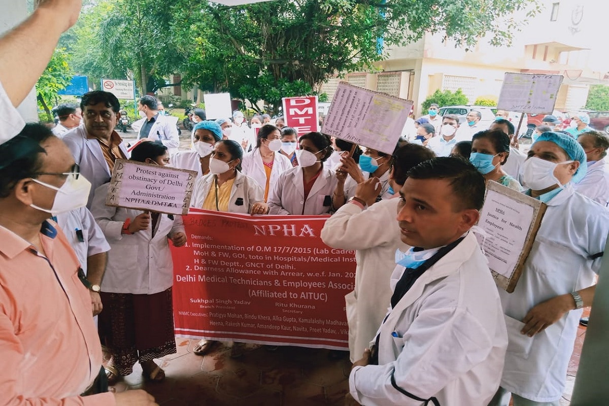 कोविड-19 के कारण ज‍िन स्वास्थ्य कर्मचारियों की मौत हुई हैं उनकी दिल्ली सरकार अस्‍पताल में शहीद वेदी का निर्माण करवाए. National Public Health Alliance, Delhi Government, Central Government, Delhi Hospitals, Central Government Hospitals, Covid-19, नेशनल पब्लिक हेल्थ एलायंस, द‍िल्‍ली सरकार, केंद्र सरकार, द‍िल्‍ली अस्‍पताल, केंद्रीय अस्‍पताल, कोविड-19