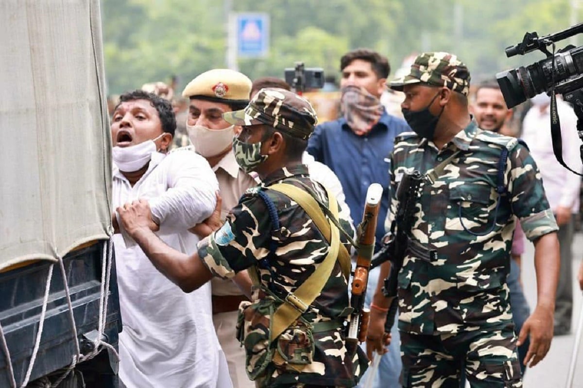 कांग्रेस पार्टी के नेता राहुल गांधी का ट्विटर अकाउंट ब्लॉक करने के खिलाफ ट्विटर इंडिया के विरुद्ध विरोध प्रदर्शन किया. Rahul Gandhi, Twitter India, Rahul Gandhi Twitter Handle Suspended, Indian Youth Congress, Delhi Cantt Minor Girl Rape Case, Modi Government, Central Government, राहुल गांधी, भारतीय युवा कांग्रेस, ट्विटर अकाउंट ब्लॉक मामल, ट्विटर इंडिया, मोदी सरकार, केंद्र सरकार, दिल्ली कैंट नाबालिग दुष्कर्म मामला