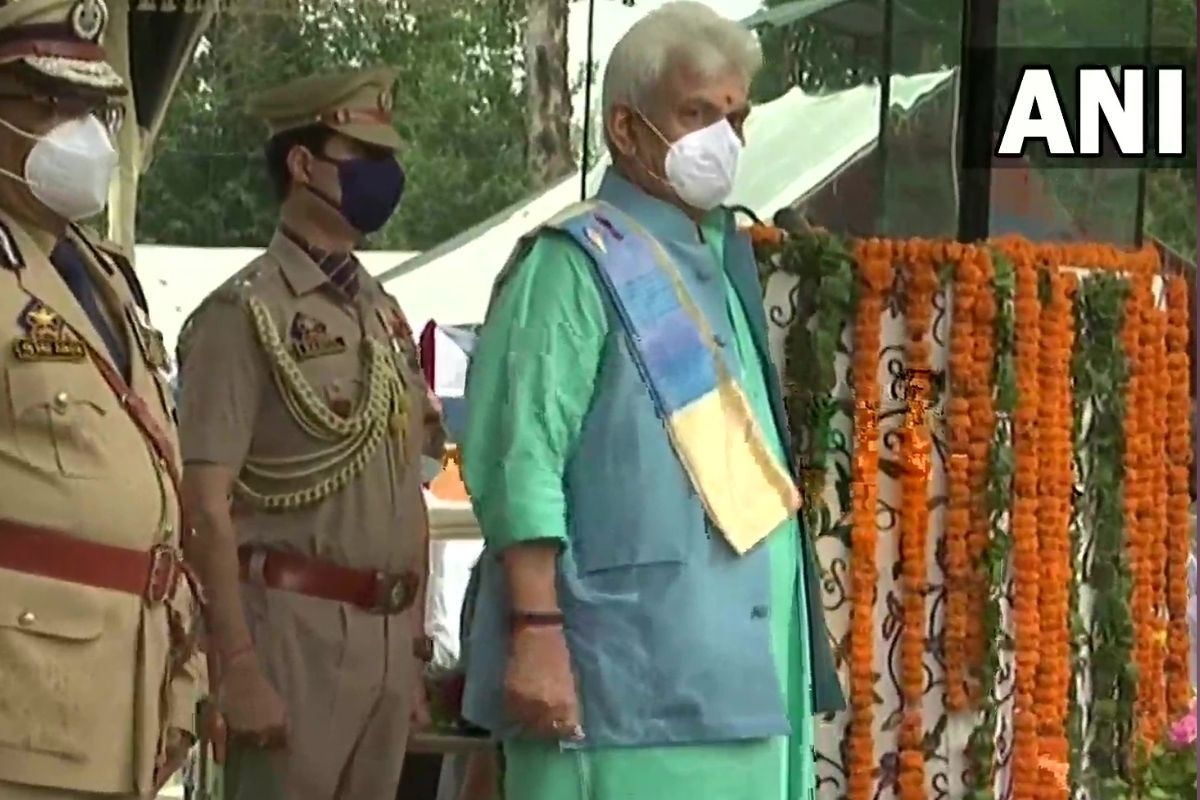 हर्षोल्लास के साथ मनाया गया स्वतंत्रता दिवस, राज्यों के मुख्यमंत्रियों ने तिरंगा फहराया, स्वतंत्रता सेनानियों के बलिदान को याद किया