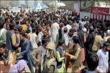 PHOTOS: तालिबान का इतना खौफ, कि अपने ही देश से ऐसे भागने लगे अफगानी...