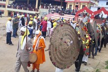 उत्तराखंड: पारंपरिक खेल में एक-दूसरे पर फेंके फल-फूल और पत्थर, 75 बग्वाली घायल