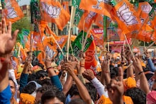 BJP नेता का दावा- यूपी में नौकरशाह चला रहे सरकार, मंत्रियों की नहीं सुनते अफसर