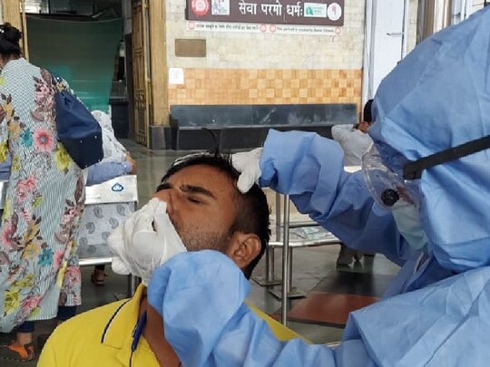 द‍िल्‍ली में इस माह कोविड से तीसरी मौत र‍िकॉर्ड की गई है.   (File Photo)