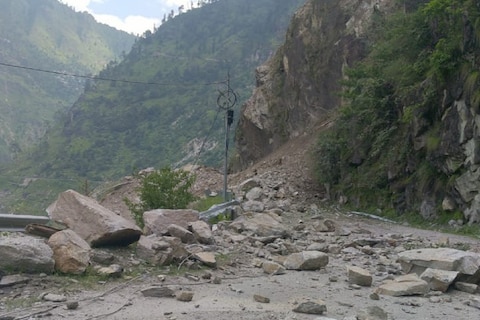 Kinnaur Landslide: पहाड़ों में बढ़ते हादसों पर बोले पर्यावरणविद, चार महीने  सबसे खतरनाक, पुरानी हिदायतें भूल रहे लोग four rainy months dangerous for  mountains by ...