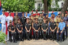 UP दौरे पर पहुंचे NCC के DG को 14 बालिका कैडेटों ने दिया गार्ड ऑफ ऑनर