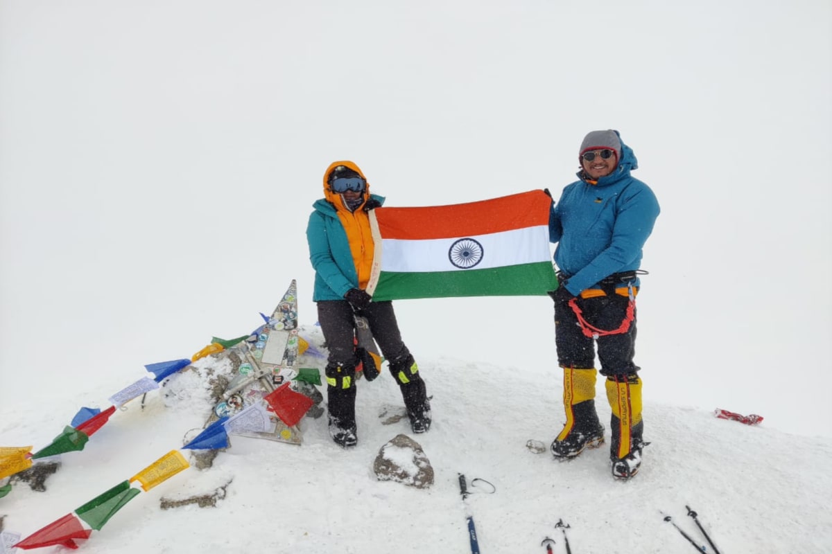 Father drives a taxi, daughter hoists the Indian Flag on Europe’s highest peak