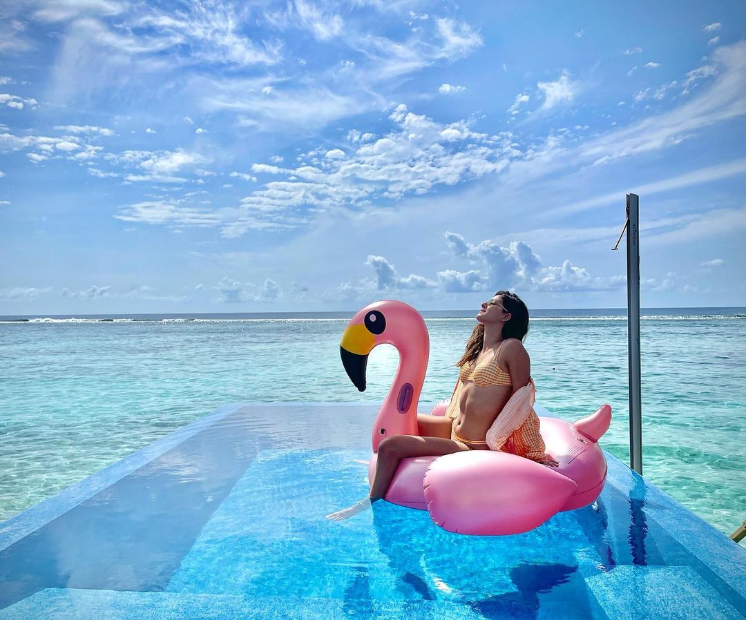  अनन्या पांडे इन दिनों मालदीव में छुट्टियां मना रही हैं और वहां से लगातार अपनी तस्वीरें इंस्टा पर शेयर कर रही हैं. (फोटो साभारः Instagram @ananyapanday)