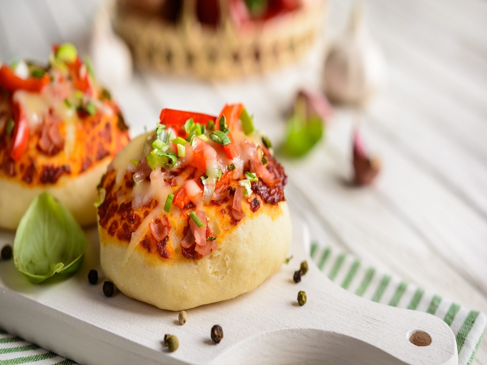 Make tasty 'bun pizza' for kids in just 15 minutes with this easy recipe
