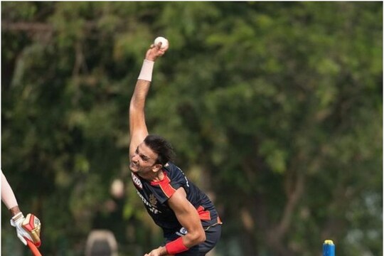 IND vs NZ: आईपीएल 2021 में आरसीबी को प्लेऑफ में पहुंचाने में एक गेंदबाज ने अहम भूमिका निभाई थी. अब विराट कोहली के संकटमोचक को रोहित शर्मा की टीम इंडिया में मौका मिला है. (Harshal Patel Instagram)
