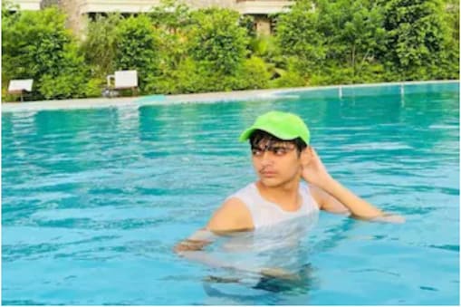 Rohtak Murder Case-20 year old Abhishek who killed four family members is gay nodark - रोहतक मर्डर केस: पुलिस का बड़ा खुलासा, इकलौते बेटे ने 5 लाख नहीं देने पर की थीं