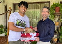 अभिनव बिंद्रा से मिले 'गोल्डन ब्वॉय' नीरज चोपड़ा, मिला यह प्यारा-सा तोहफा