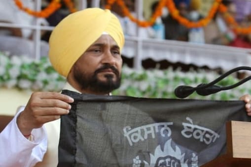 पंजाब कांग्रेस प्रभारी हरीश रावत ने ट्वीट करके जानकारी दी है कि चरणजीत सिंह चन्नी को विधायक दल का नेता चुन लिया गया है.