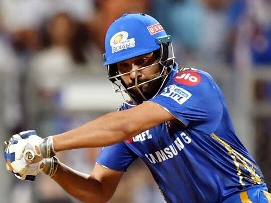IPL 2021: रोहित शर्मा टी20 क्रिकेट में 400 छक्के लगाने वाले पहले भारतीय बने. (AFP)
