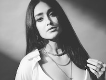 Ileana D'Cruz ने बेडरुम से शेयर की सेल्फी, यूजर ने पूछा ‘कपड़े नहीं पहने क्या'