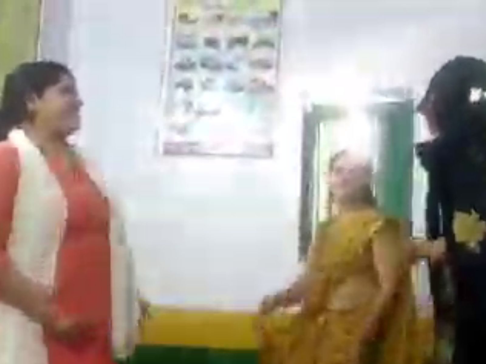 Agra Dance Video: पांचों शिक्षिकाओं को प्रभारी बीएसए ने निलंबित कर दिया 