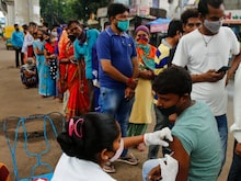 महाराष्ट्रः वैक्सीन लगवा चुके लोग नहीं कर रहे प्रोटोकॉल का पालन, बढ़ी चिंता