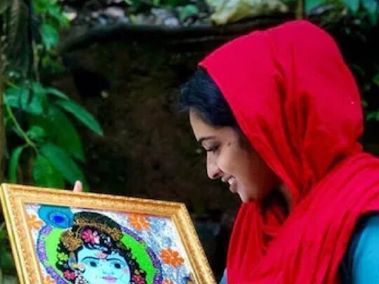 केरल की मुस्लिम महिला ने बनाई श्रीकृष्‍ण की पेंटिंग. (Pic- News18)