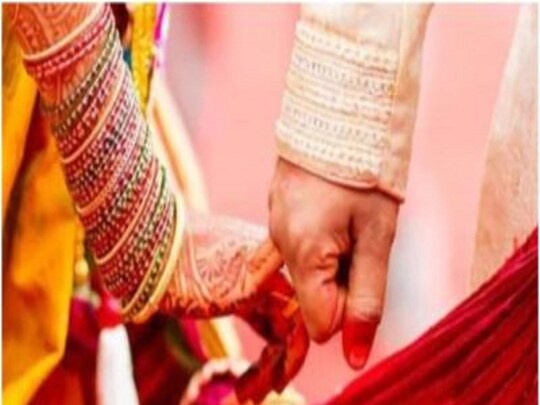 पत्नी अपने प्रेमी के साथ शादी कर वृंदावन में रह रही थी. सांकेतिक फोटो.