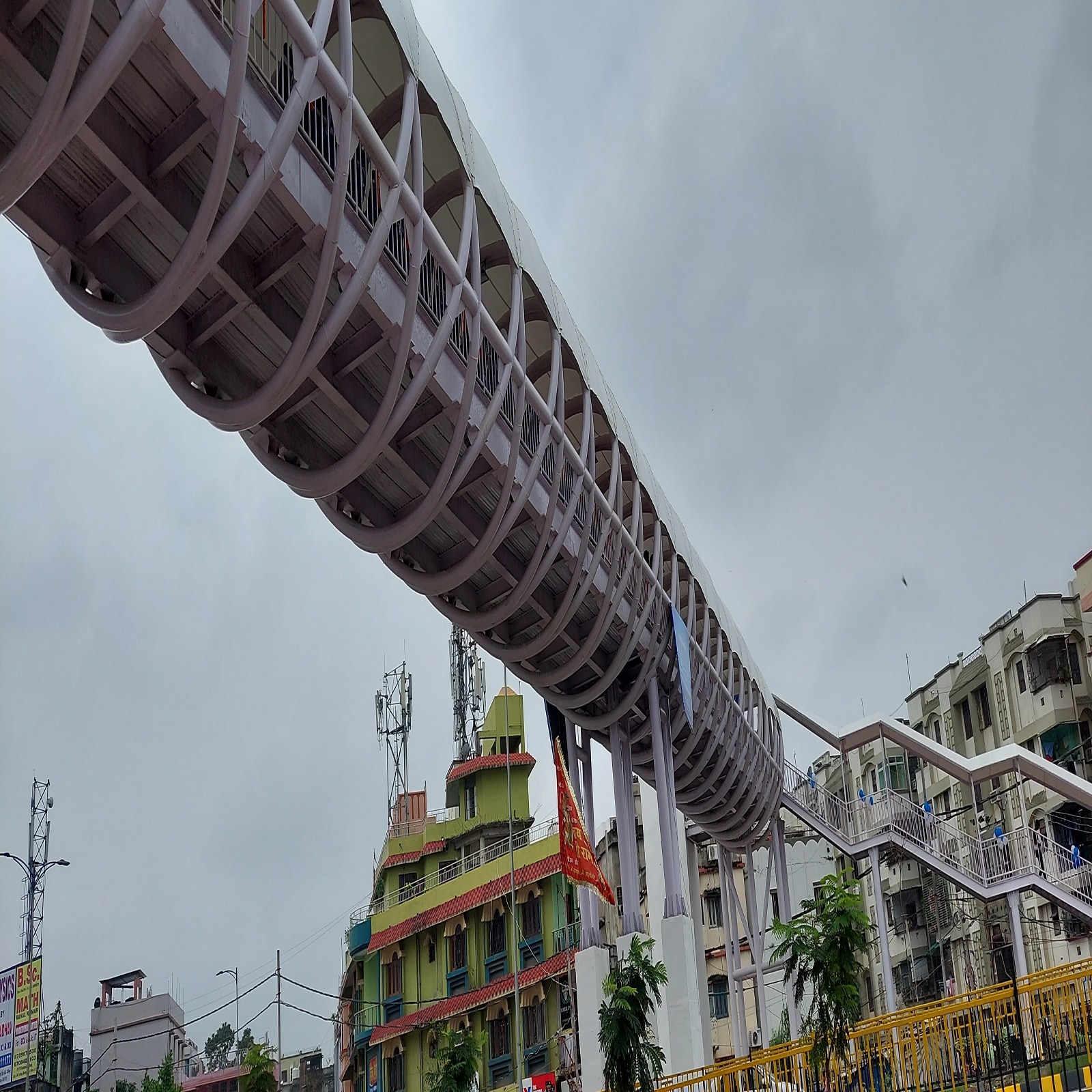 पटना में बना बिहार का पहला लिफ्ट वाला फुट ओवरब्रिज, देखें 3.5 करोड़ की लागत से बने पुल की तस्वीरें - Page-1
