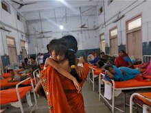 आगरा में बुखार और डेंगू का कहर,10 दिन में 18 बच्चों की मौत से मचा हाहाकार