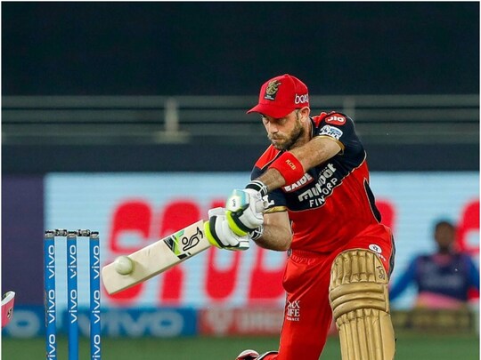 IPL 2021: आरसीबी को मिली सीजन की 9वीं जीत. भरत ने अंतिम गेंद पर छक्का लगाया. (PTI)